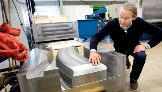 Examec CEO Mats Ohlsson is pleased by the fantastic precision of the new milling machine