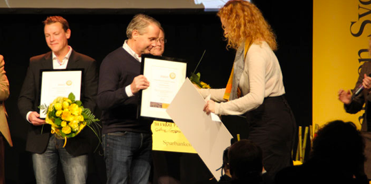 Examecs Mats Ohlsson receives the 2011 Growth Price. Photo from Ystad Allehanda.